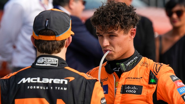 Lando Norris (r.) musste sich Oscar Piastri (l.) geschlagen geben. (Bild: AP ( via APA) Austria Presse Agentur/ASSOCIATED PRESS)