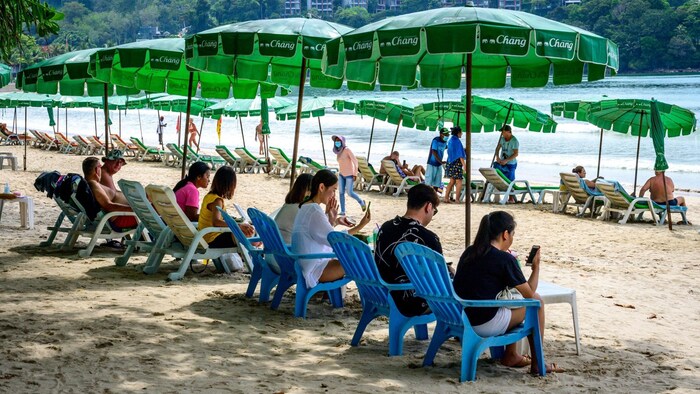 The three-kilometer-long Patong Beach is located in the town of the same name, which is famous for its exuberant nightlife. Phuket is Thailand's largest island. 
