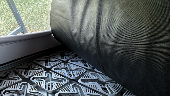 The upper bed is very comfortable thanks to disc springs.