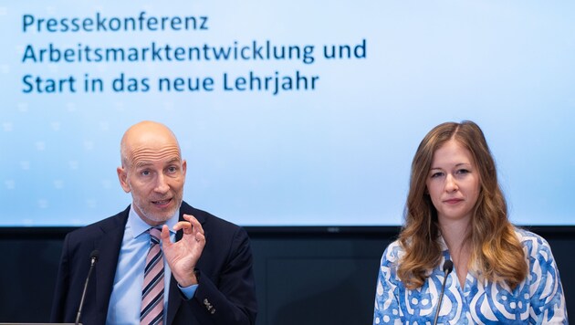 Minister of Labor and Economic Affairs Martin Kocher (ÖVP) and State Secretary for Youth Claudia Plakolm (ÖVP) (Bild: APA/GEORG HOCHMUTH)