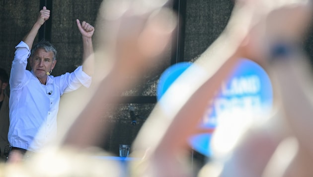 Thuringia's leading AfD candidate Björn Höcke has reason to celebrate. (Bild: AFP)