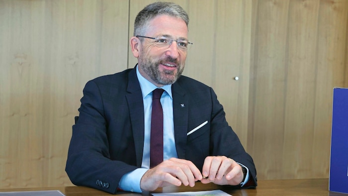 Weiß denies rumors of premature contract terminations among private customers and entrepreneurs.