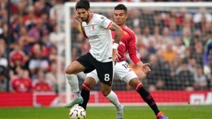 Manchester-United-Star Casemiro (re.) gab gegen den FC Liverpool eine unglückliche Figur ab.