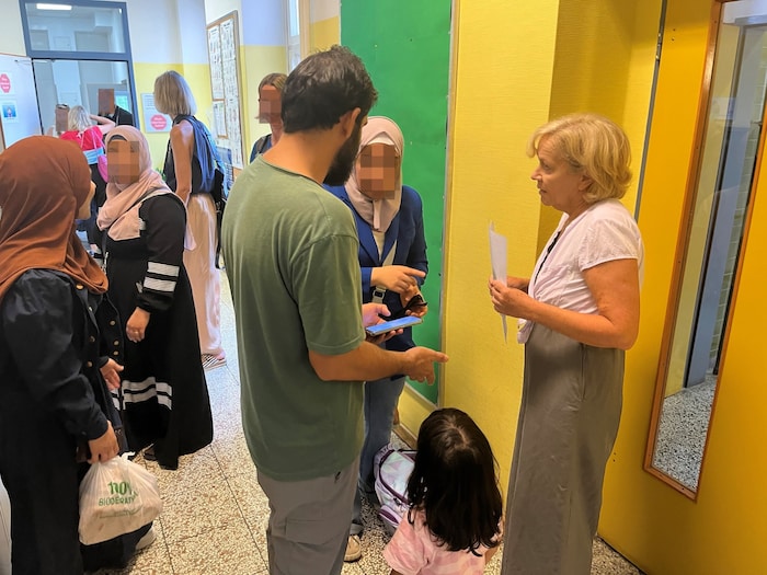 "Krone" columnist and teacher Susanne Wiesinger informs an Arabic-speaking father, a foreign ...