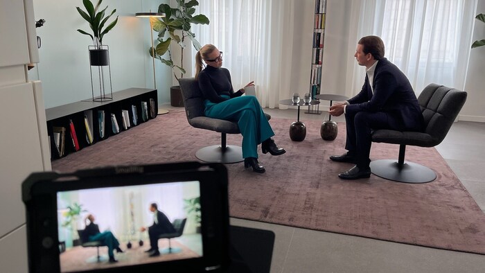 Sebastian Kurz teilt seine Weisheiten mit Proll.