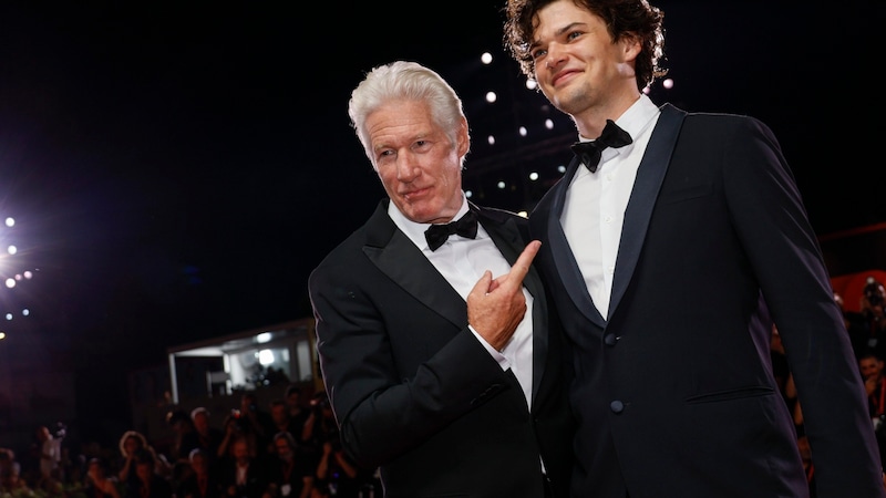 Richard Gere brachte auch Sohn Homer mit nach Venedig. (Bild: APA/Joel C Ryan/Invision/AP)