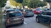 In der schmalen, ehemals als vollständig Einbahn geführten Maria Theresia- Straße ist nun mit ...