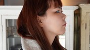 Rib aus Japan testet leuchtende Prothesen für ihr Auge.