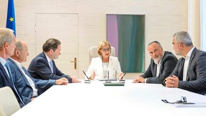 Gemeinsam wird über die Sicherung der Ressourcen nachgedacht.