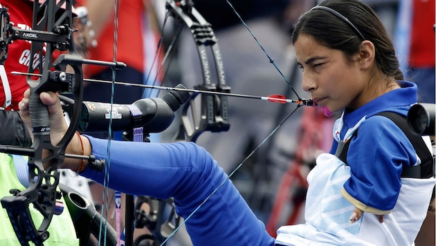 Archer Sheetal Devi from India won bronze in the mixed doubles. (Bild: Copyright 2024 The Associated Press. All rights reserved.)