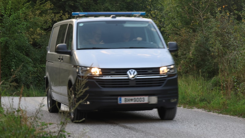 Employees of the demining service of the Austrian Armed Forces recovered the grenade (Bild: Matthias Lauber/laumat.at/laumat)