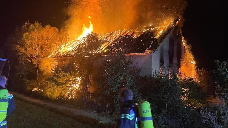 Die Brandursache ist noch völlig unklar. (Bild: Berufsfeuerwehr Klagenfurt)