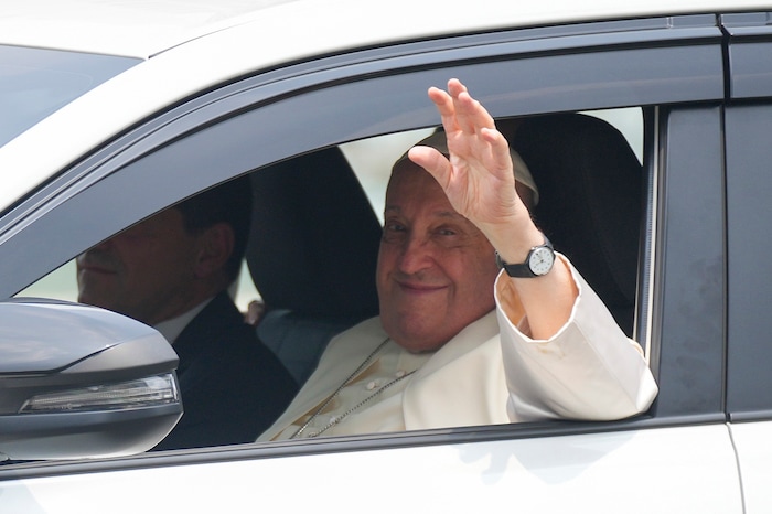Der Papst nach seiner Ankunft – Panzerglas suchte man vergeblich.