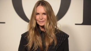 Elle Macpherson enthüllte jetzt ihren geheimen Kampf gegen den Brustkrebs. Sie habe sich gegen eine Chemotherapie und für eine „ganzheitliche Behandlung“ entschieden, erklärte sie. (Bild: APA/AFP/JULIEN DE ROSA)