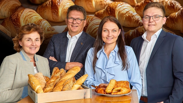 Bauen um 30 Millionen Euro aus: Elisabeth und Robert Guschlbauer mit ihren Kindern Christina und Michael. (Bild: Krone KREATIV/stock.adobe.com, Guschlbauer Backwaren)