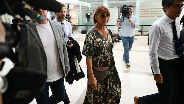 Here Gisele P. enters the courtroom - the brave French woman insisted that the trial be held in public. (Bild: APA/AFP )