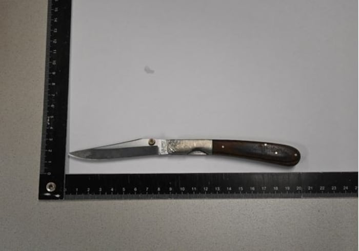 Mit dieser Waffe versuchte der Verdächtige einen Mitarbeiter zu verletzen.