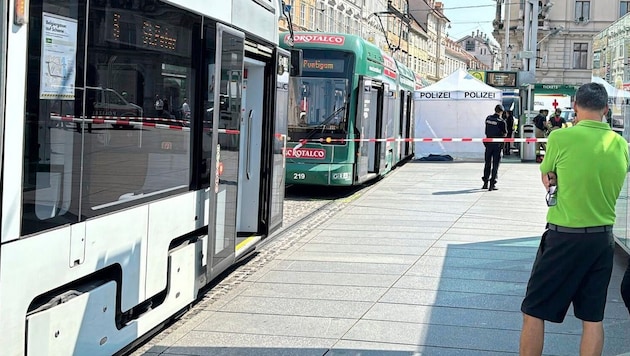 On September 3, a man lost his life after an accident with a streetcar on the main square in Graz. (Bild: Jauschowetz Christian)