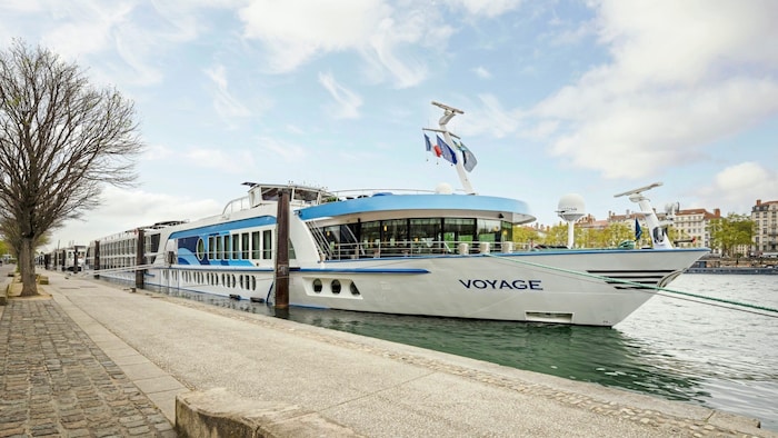 Die MS Voyage wartet am Anleger von Lyon auf ihre Gäste.