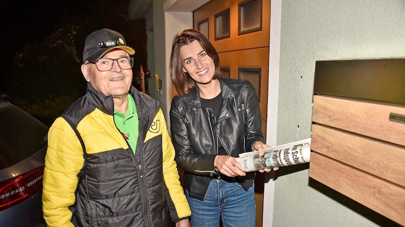 "Krone" editor Elisa Aschbacher accompanied Georg Pontasch on his newspaper delivery in Liesertal. (Bild: Roland Holitzky/ROLAND_HOLITZKY)