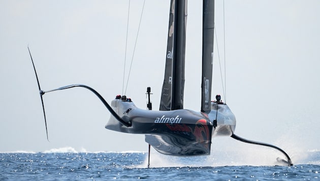 Das Team von Alinghi Red Bull Racing holte am Dienstag seinen ersten Sieg. (Bild: AFP/APA/Josep LAGO)