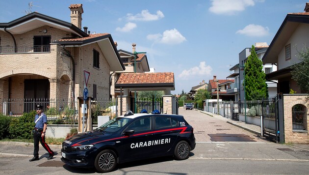 The bloodbath took place in this house (left) (Bild: APA/AP)