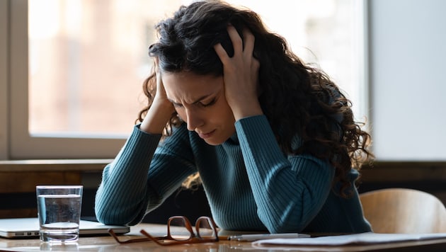 Frauen leiden stärker unter dauerhaften emotionalem Stress. (Bild: stock.adobe.com/DimaBerlin)