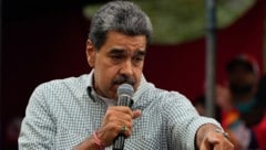 „Als Dank an das kämpferische Volk werde ich Weihnachten per Dekret auf den 1. Oktober vorziehen“, so Venezuelas Präsident Maduro. (Bild: AP/The Associated Press)