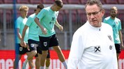 Ralf Rangnick (re.) beobachtet die Entwicklung von Alexander Prass ganz genau.