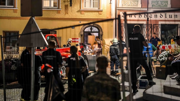 The recovery of the two bodies in Schärding lasted all night. (Bild: Scharinger Daniel/Pressefoto Scharinger)