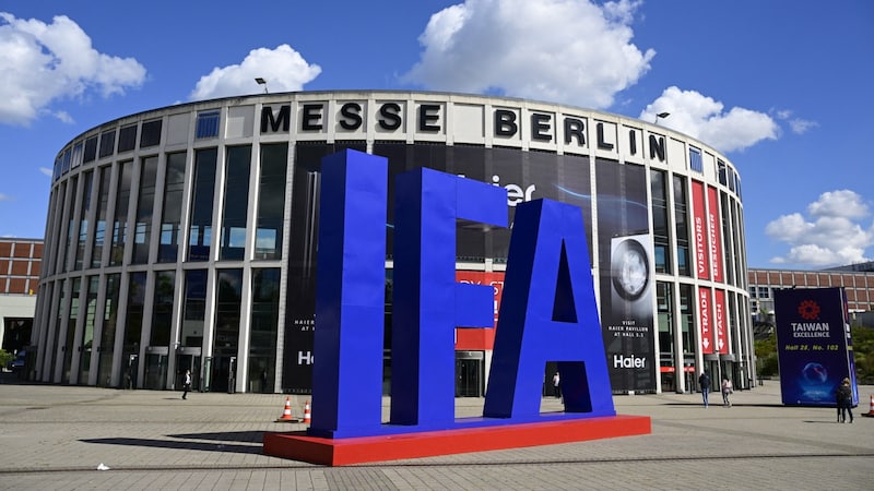 The IFA has been back at the Berlin Exhibition Grounds since 1971 - it was suspended during the Second World War and became a traveling exhibition in the 1950s. (Bild: AFP/APA/John MACDOUGALL)