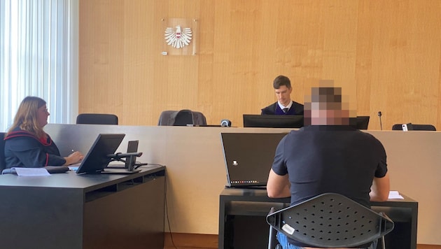 Tearful appearance: The defendant described the motives for his crime very emotionally. (Bild: Dorn Chantall/Krone KREATIV)