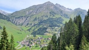 Wunderbare Ausblicke bieten sich auf dieser Wanderung rund um Stuben. (Bild: Bergauer Rubina)