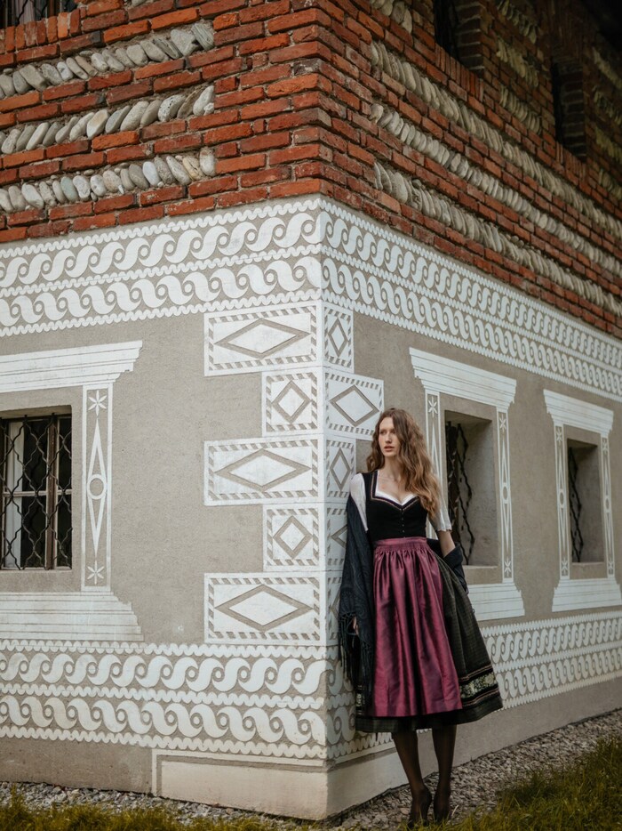 Mit den Kreationen von Lena Hoschek ist man auch im Herbst und Winter ein Hingucker.