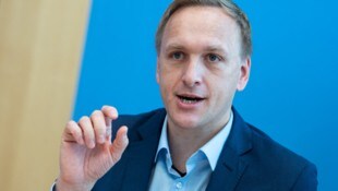 Chief Technology Officer Jürger Müller entschuldigte sich aufrichtig bei allen involvierten ...