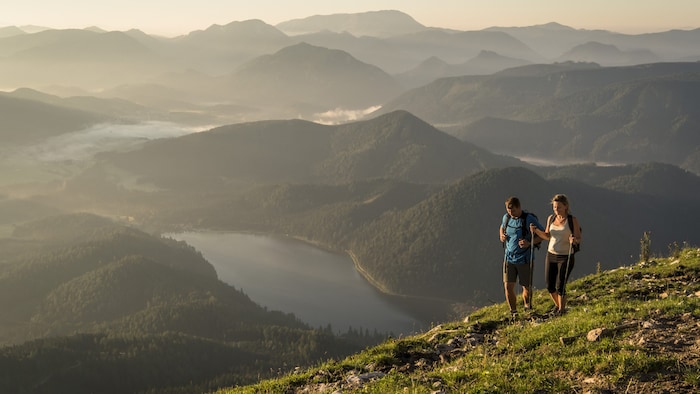 Hiking with panoramic views on the Gemeindealpe.