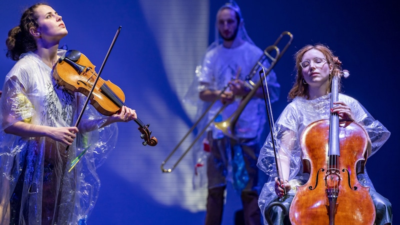 At the concert by "Stegreif - The Improvising Symphony Orchestra" at the Brucknerhaus in Linz, Bruckner's Symphony No. 7 in E major will be presented to the audience in a completely new way: by heart, without a conductor and with free movement in the room.Date: Sunday, September 8, 6 p.m. Infolink: www.brucknerhaus.at (Bild: Kasseler Musiktage/Bernd Schölzchen)