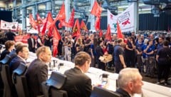 Die VW-Chefetage wurde beim Betreten der Halle gnadenlos ausgepfiffen. (Bild: APA Pool/Moritz Frankenberg)