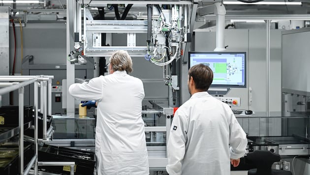 Even the power electronics for the drives are manufactured at the plant. (Bild: Wenzel Markus)