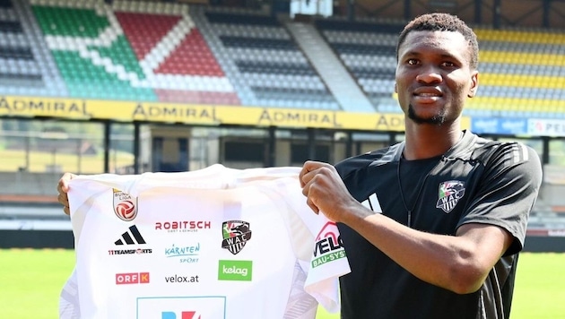 Chibuike Nwaiwu is now officially a "Wolf". (Bild: WAC)