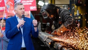 Reinhold Binder stand im Vorjahr an der Spitze des „härtesten Arbeitskampfs seit 60 Jahren“, wie er sagt. In vielen Betrieben regiert jetzt der Sparstift. (Bild: Krone KREATIV/Markus Wenzel, www.picturedesk.com)