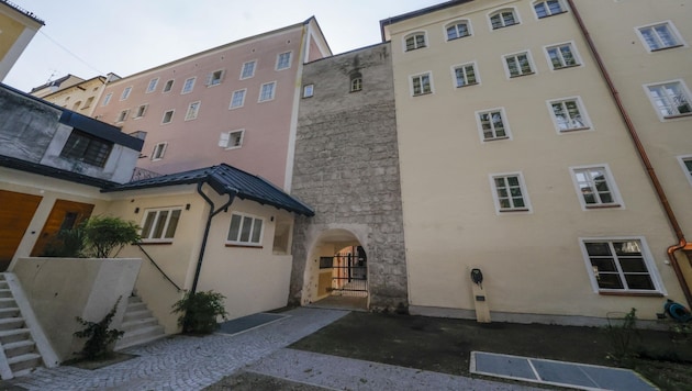 The Schliesselberger family's building (pink façade) at Lederergasse 3 borders directly on the first city wall dating back to 1280. (Bild: Tschepp Markus)