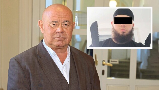 Lawyer Werner Tomanek defends the terror suspect Beran A. (19). (Bild: Krone KREATIV/Zwefo)