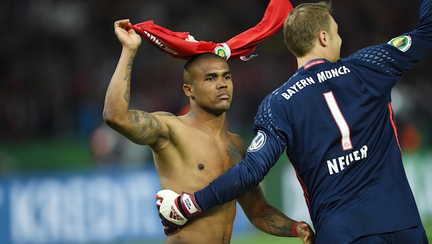 Douglas Costa (l.) mit Manuel Neuer (Bild: GEPA/GEPA pictures)