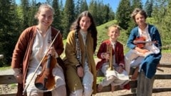 Julia, Rebekka, Valentin und Niklas bei den Proben auf der Alm (Bild: Salzmann Sabine)