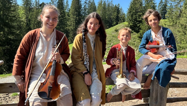 Julia, Rebekka, Valentin and Niklas during rehearsals on the Alm (Bild: Salzmann Sabine)