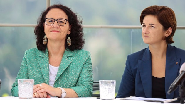 Nicht einer Meinung: Daniela Gutschi (ÖVP, l.) und Regierungskollegin Marlene Svazek (FPÖ) (Bild: Tröster Andreas/ANDREAS TROESTER)