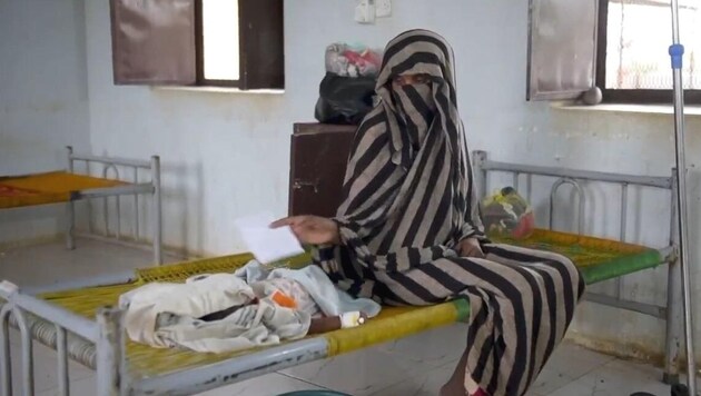 Because not all cases are registered and diagnosed everywhere, the WHO assumes that the true figure is significantly higher. Pictured: A woman suffering from cholera in Sudan. (Bild: KameraOne)