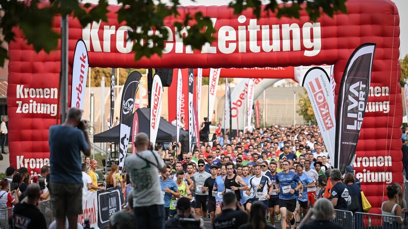 Impressive picture: The 2400 participants started in three waves. (Bild: Wenzel Markus)