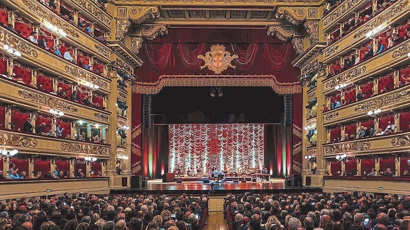 Als bislang einziger nicht klassischer Musiker trat Conte im Teatro alla Scala auf. (Bild: Polyfilm )